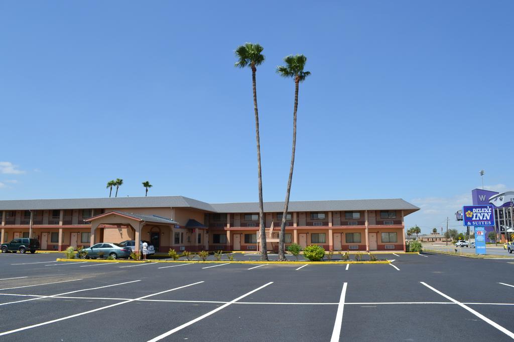 Deluxe Inn And Suites Weslaco Exterior photo